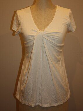 NWT AMELIE BOUTIK WHITE TOP SHIRT WITH KNOT DETAIL ACCENT CLEAVAGE - MEDIUM 4 6